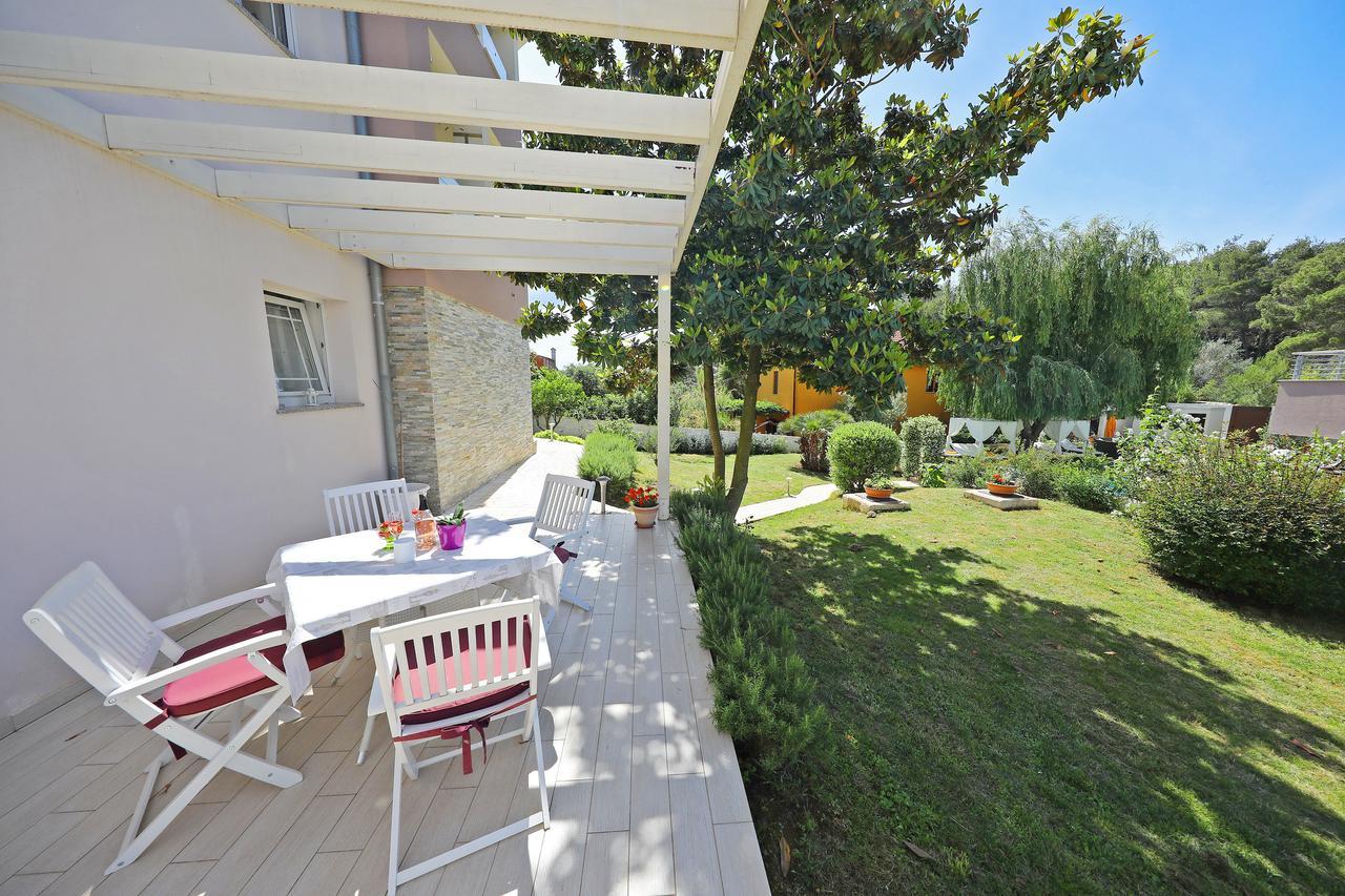 Apartments Mirakul ซาดาร์ ภายนอก รูปภาพ